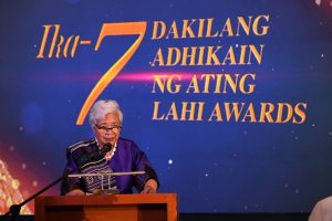 Briones receives the Dangal ng Lahi special award