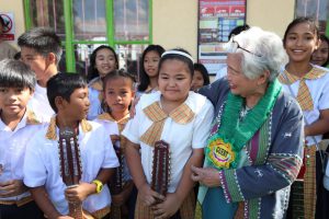 Briones hails teachers in Abra visit